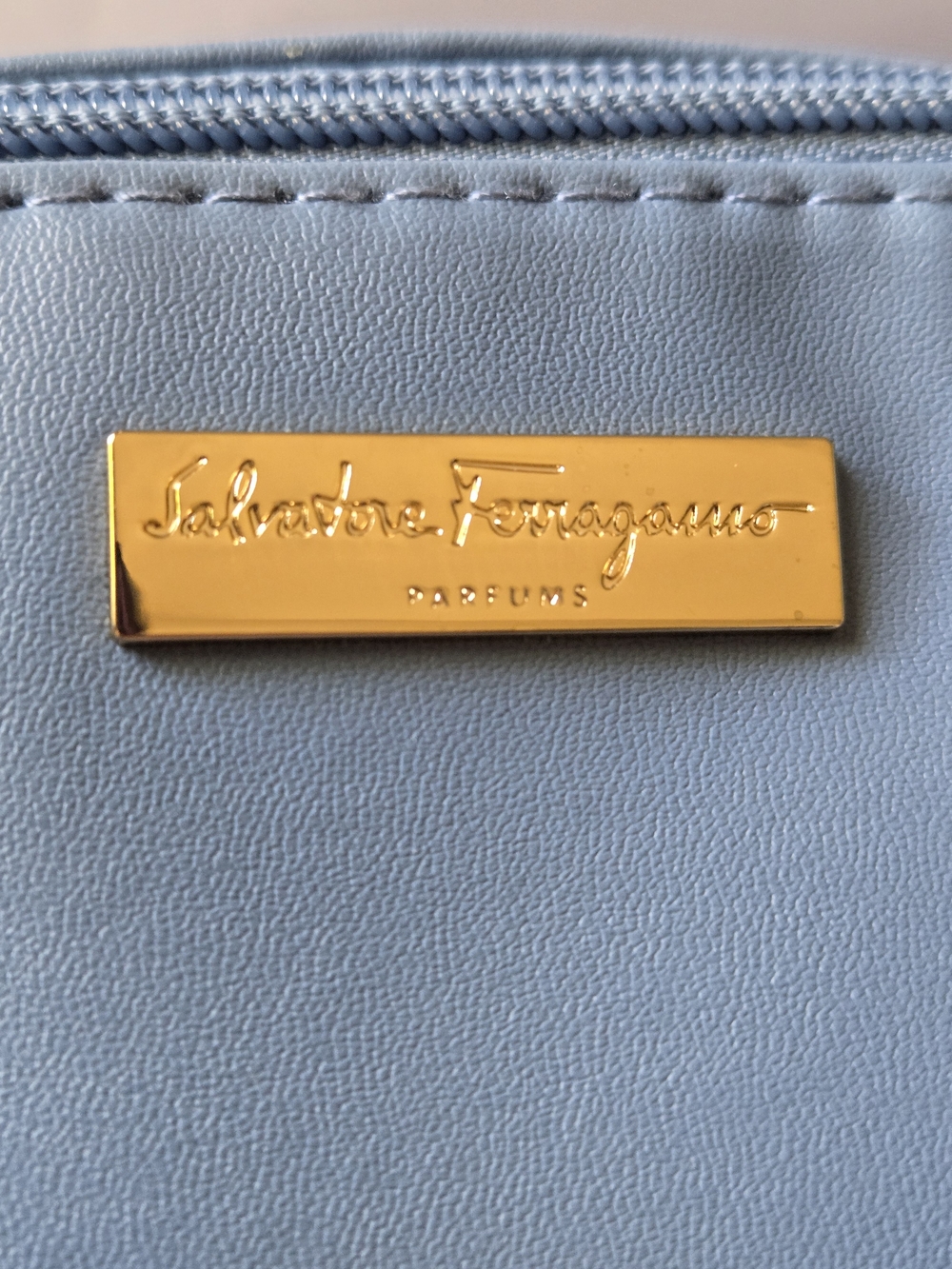 Salvatore Ferragamo Parfumes Cosmetic Pouch with Gold Plaque EUC - Picture 11 of 14